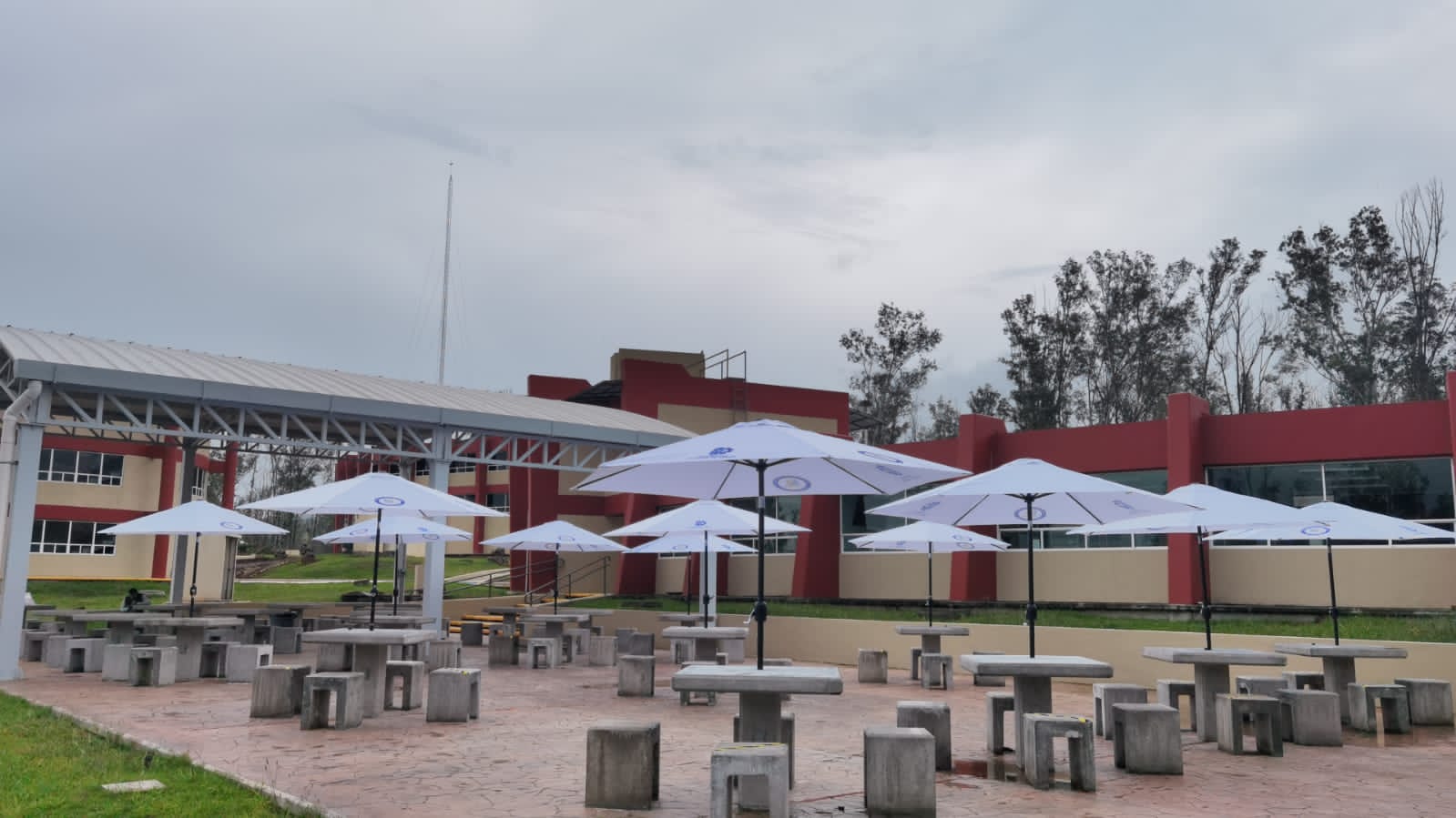 2021, Una de las obras que se construyeron en mi periodo es la plaza del estudiante en campus 2